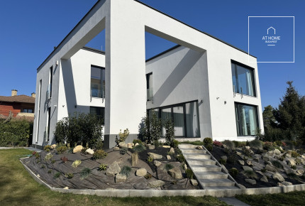 Minimalist-style 3-story family house in District III, Csúcshegy