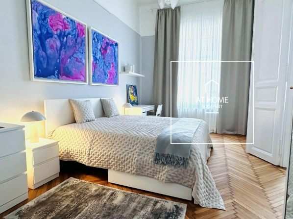 Renovated 124 sqm, 3-bedroom apartment in the VI district, Terézváros