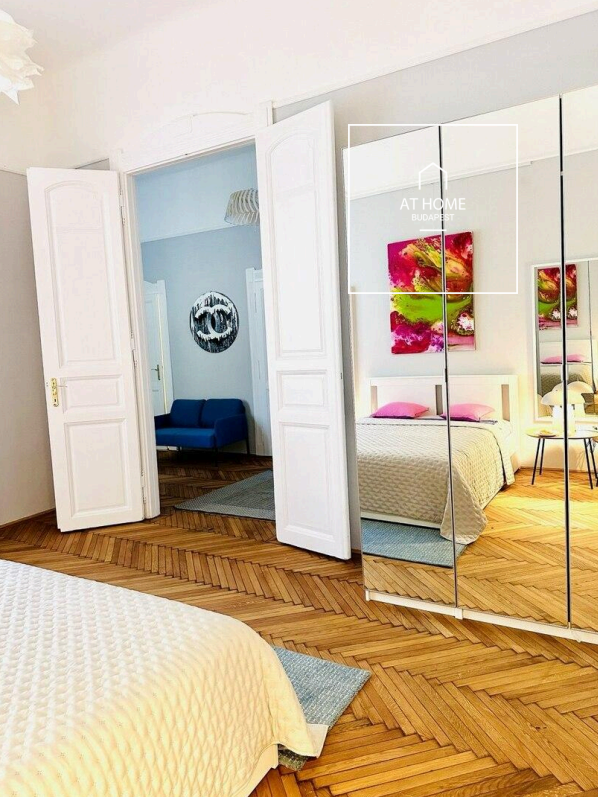 Renovated 124 sqm, 3-bedroom apartment in the VI district, Terézváros