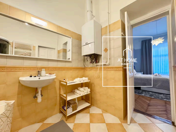 Renovated 124 sqm, 3-bedroom apartment in the VI district, Terézváros