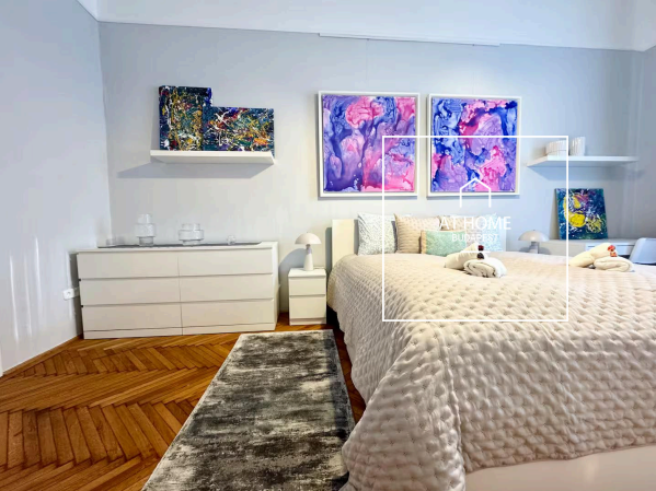 Renovated 124 sqm, 3-bedroom apartment in the VI district, Terézváros