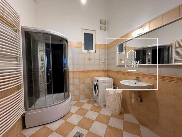 Renovated 124m² 3-bedroom apartment in the VI district, Terézváros