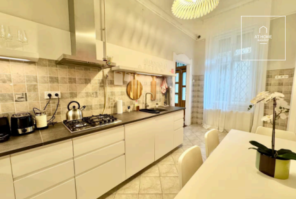 Renovated 124m² 3-bedroom apartment in the VI district, Terézváros