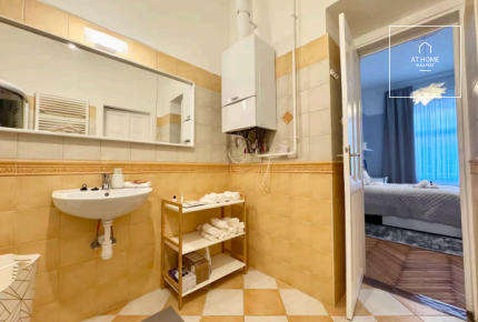 Renovated 124m² 3-bedroom apartment in the VI district, Terézváros
