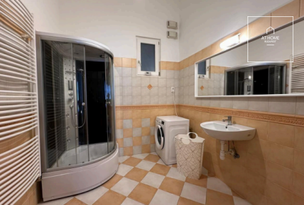 Renovated 124m² 3-bedroom apartment in the VI district, Terézváros
