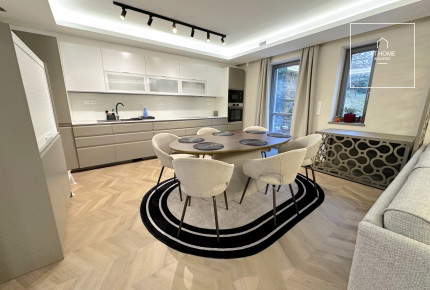 Luxury 3-Bedroom Ground-Floor Apartment with Garden Access in District II, Kurucles