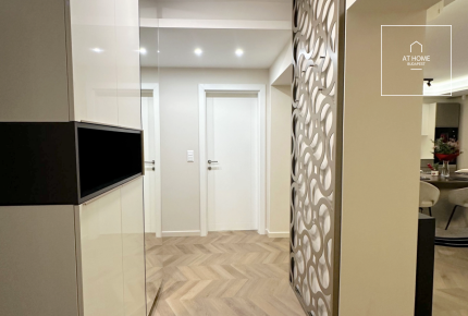 Luxury 3-Bedroom Ground-Floor Apartment with Garden Access in District II, Kurucles