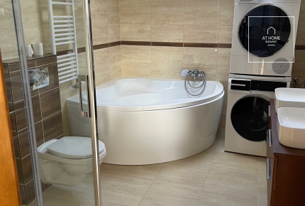 Two-story family house with a 450 sqm garden on the border of the XI. district and Budafok
