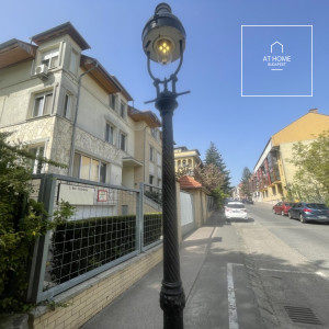 Spacious 3-room apartment with a terrace for sale near the Castle District