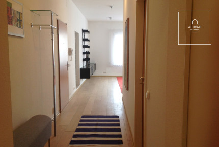 Spacious 3-room apartment with a terrace for sale near the Castle District