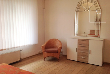 Spacious 3-room apartment with a terrace for sale near the Castle District