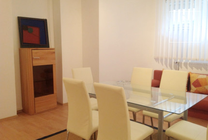 Spacious 3-room apartment with a terrace for sale near the Castle District