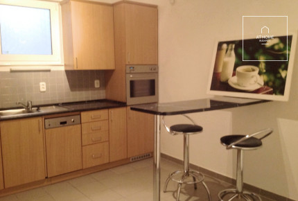 Spacious 3-room apartment with a terrace for sale near the Castle District