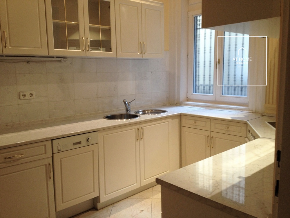 Renovated, bright apartment with a panoramic view in District V, Belváros-Lipótváros