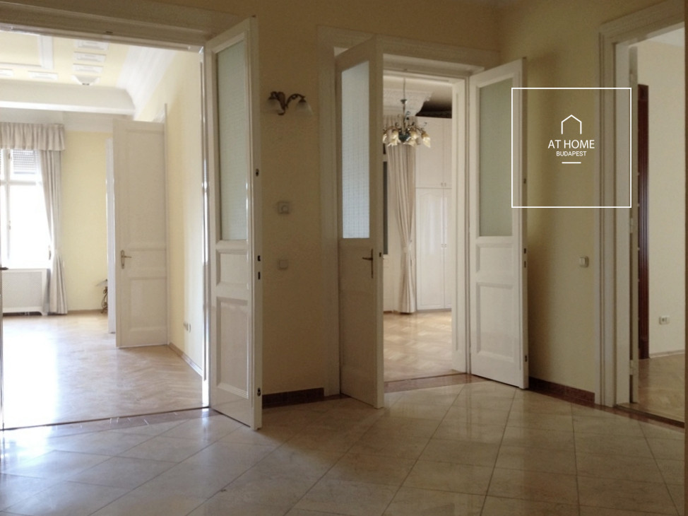 Renovated, bright apartment with a panoramic view in District V, Belváros-Lipótváros