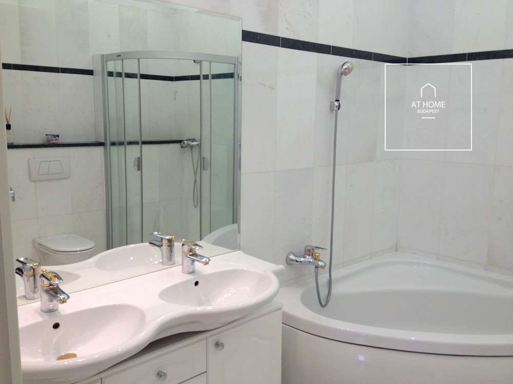 Renovated, bright apartment with a panoramic view in District V, Belváros-Lipótváros