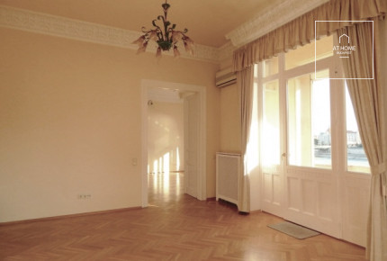 Renovated, bright apartment with a panoramic view in District V, Belváros-Lipótváros