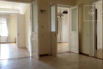 Renovated, bright apartment with a panoramic view in District V, Belváros-Lipótváros