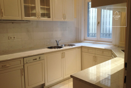 Renovated, bright apartment with a panoramic view in District V, Belváros-Lipótváros