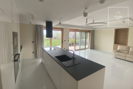 Newly built 3-bedroom ground-floor apartment with garden access in District XII, Istenhegy