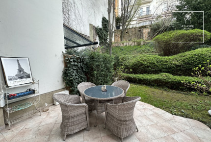 67 sqm 1-bedroom apartment with terrace and garden access in District I, Víziváros