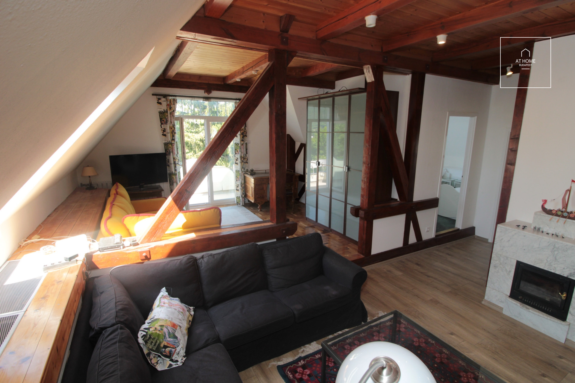 Charming rooftop apartment in villa for rent 2nd district Törökvész