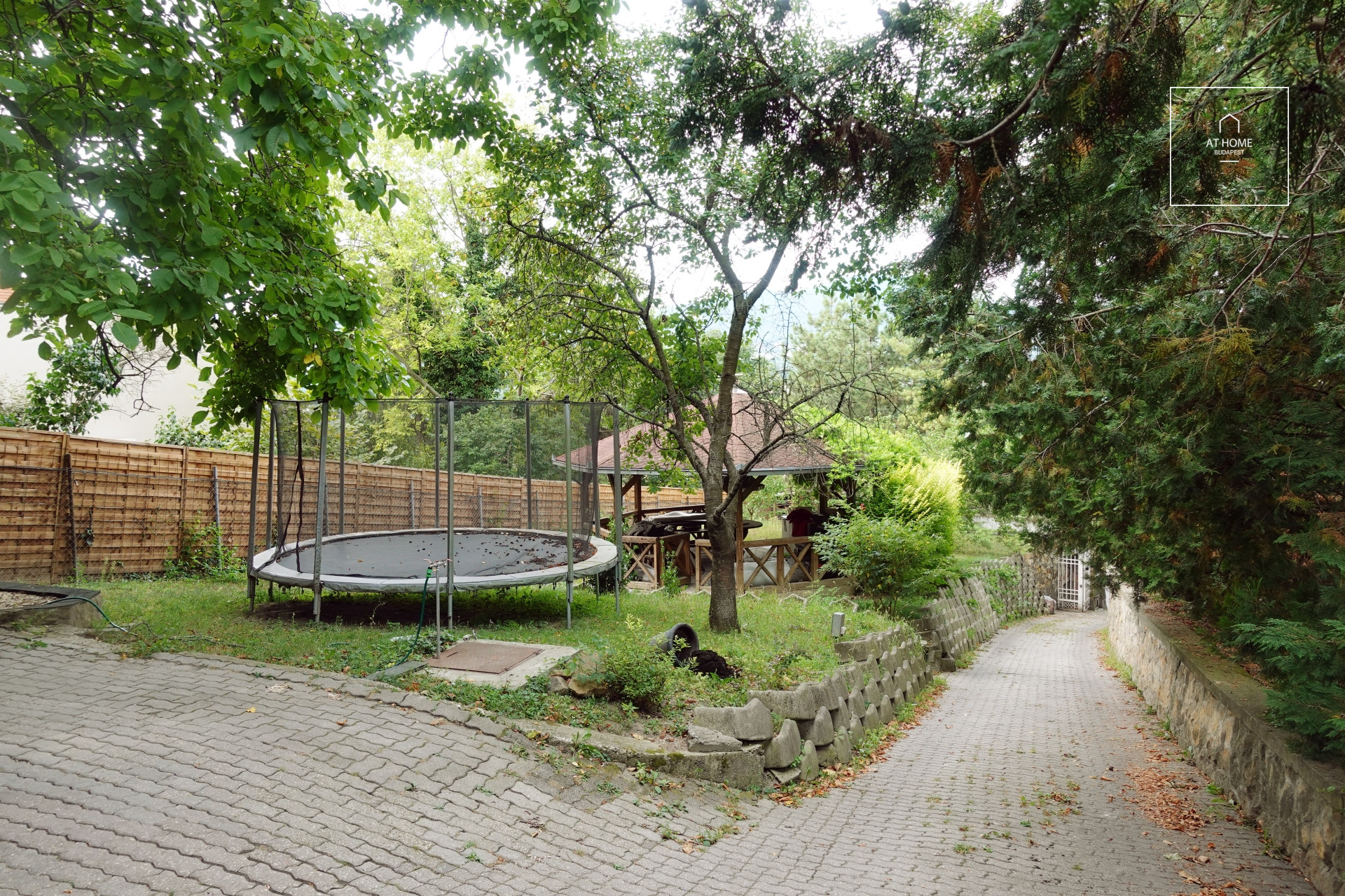 Tetőtéri villalakás kiadó II. kerület Törökvész