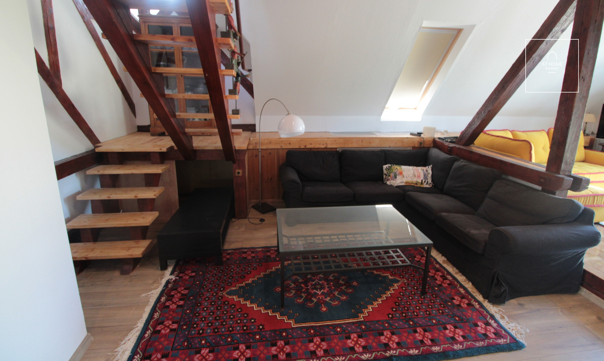 Charming rooftop apartment in villa for rent 2nd district Törökvész