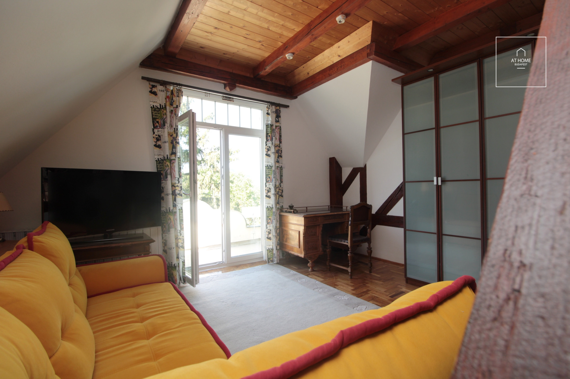 Charming rooftop apartment in villa for rent 2nd district Törökvész