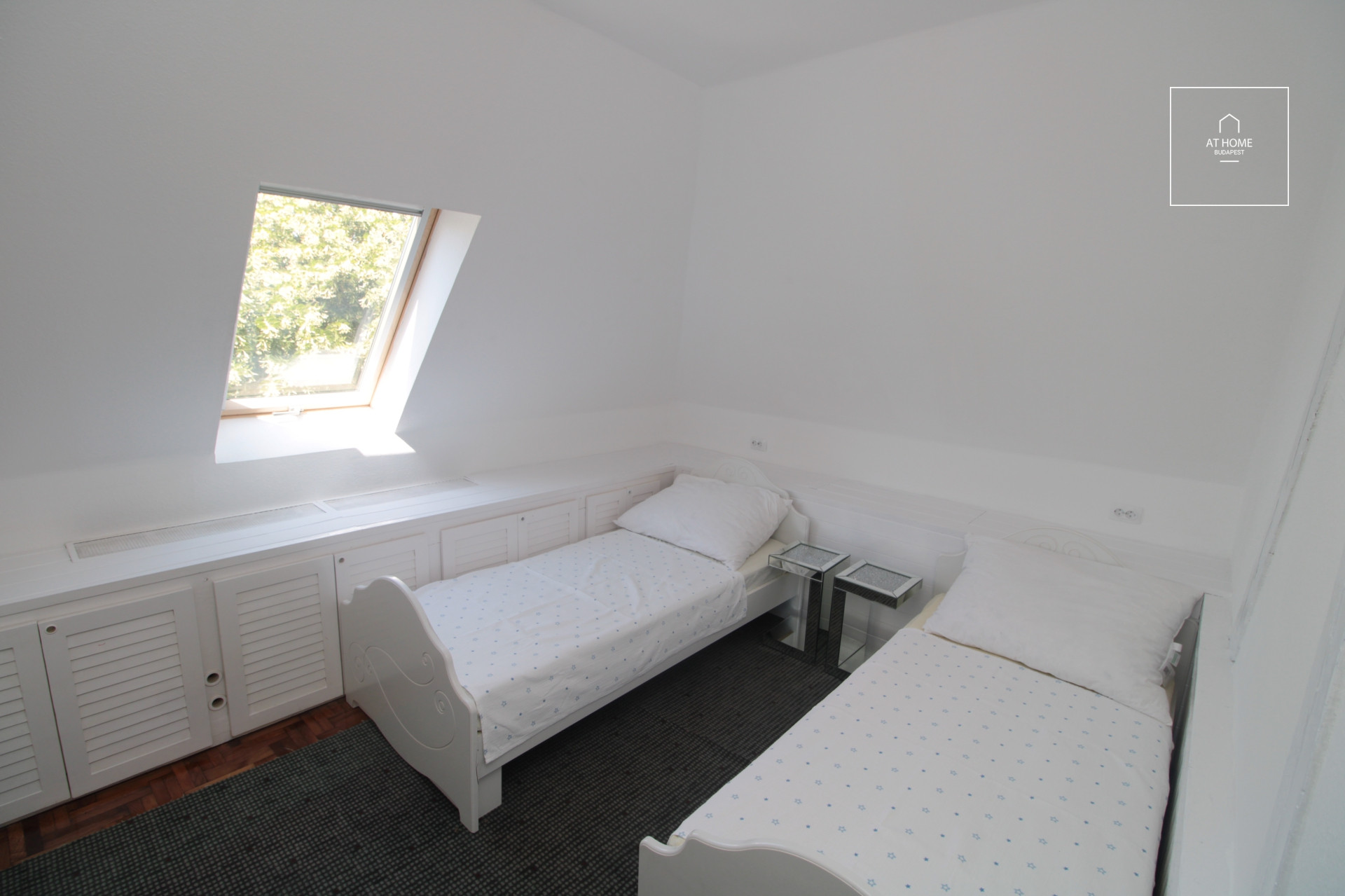 Charming rooftop apartment in villa for rent 2nd district Törökvész