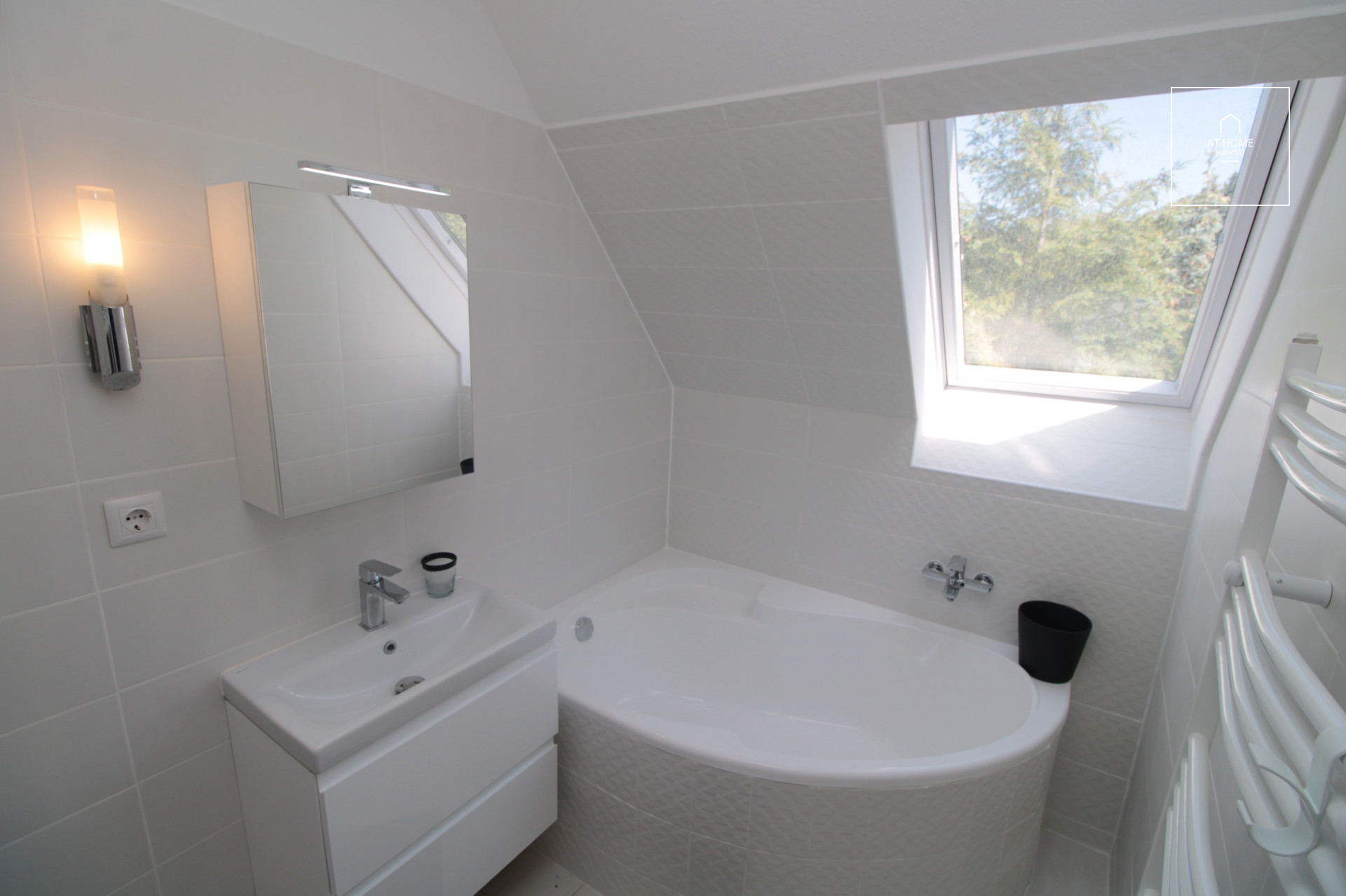 Charming rooftop apartment in villa for rent 2nd district Törökvész