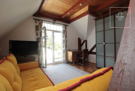 Charming rooftop apartment in villa for rent 2nd district Törökvész