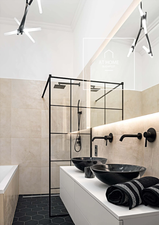 Renovated 85 sqm luxury corner apartment with 2 bedrooms in the city center