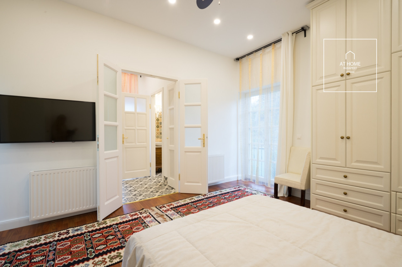 Klasszikus stílusú villaépület nagy telekkel II. kerület, Kurucles