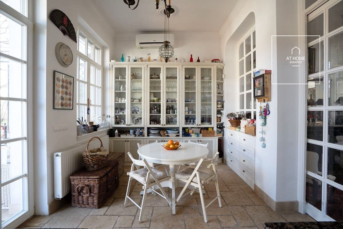 Classic-style villa with large plot in District II, Kurucles, Budapest