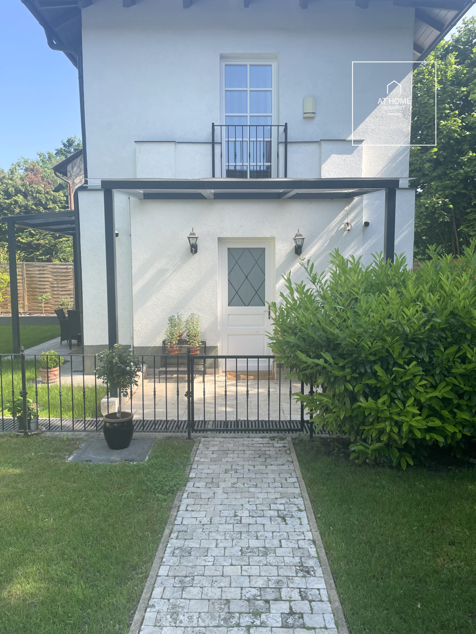 Classic-style villa with large plot in District II, Kurucles, Budapest