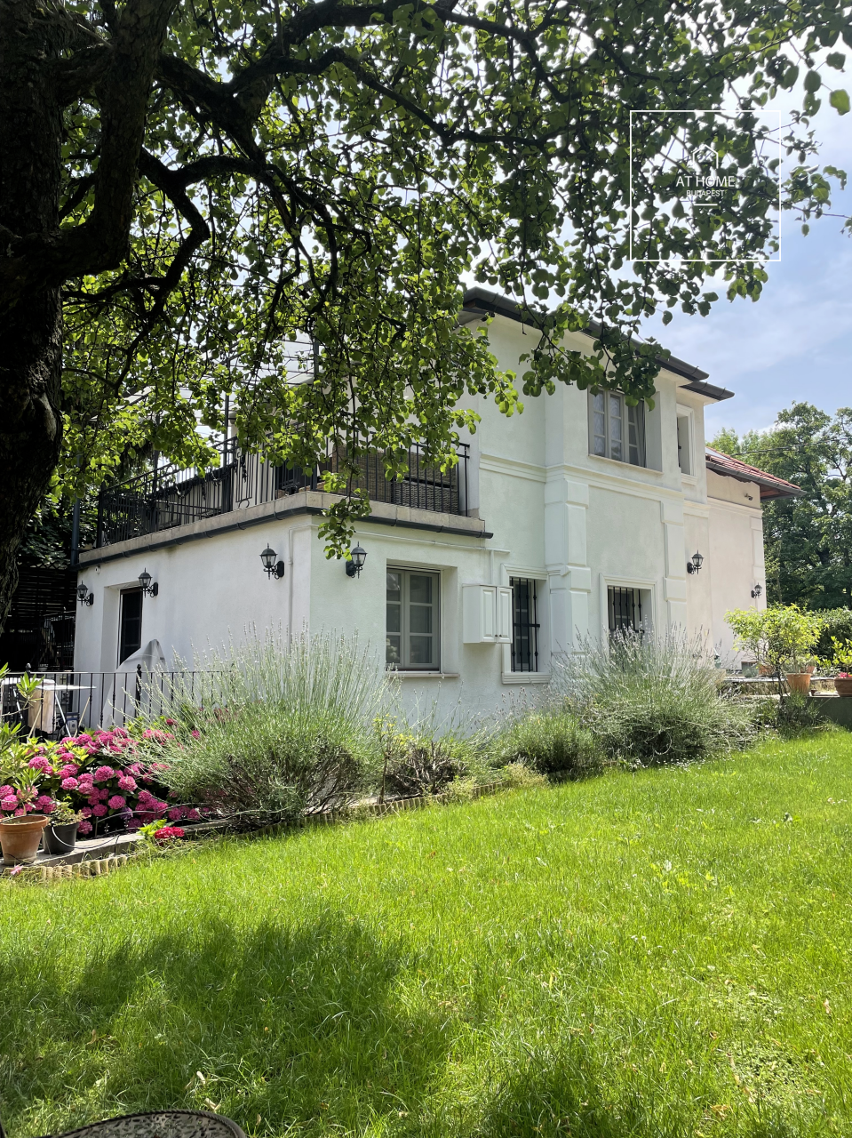 Classic-style villa with large plot in District II, Kurucles, Budapest