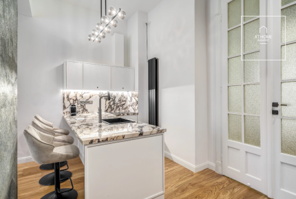 Fully renovated 96 sqm 2-bedroom apartment in District V, Belváros