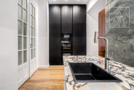 Fully renovated 96 sqm 2-bedroom apartment in District V, Belváros