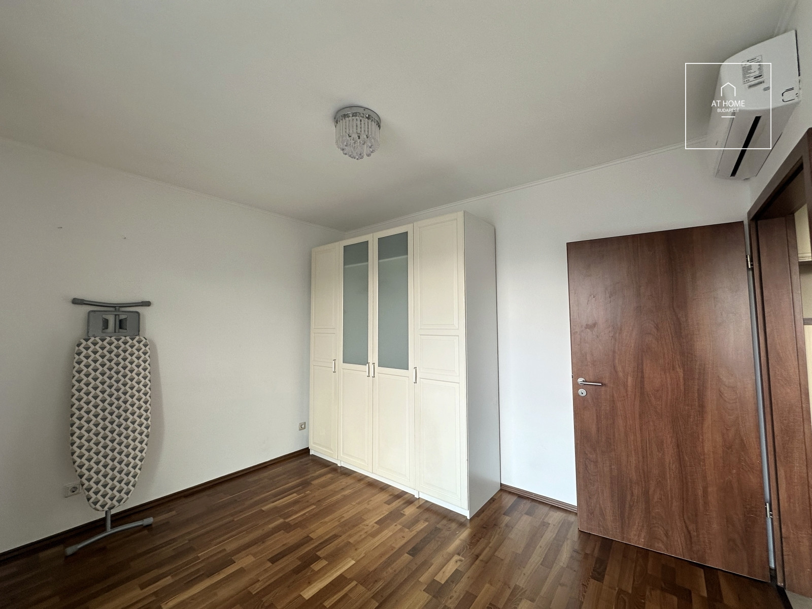 Premium two-bedroom apartment for rent in the 13th district of Budapest, Marina part.