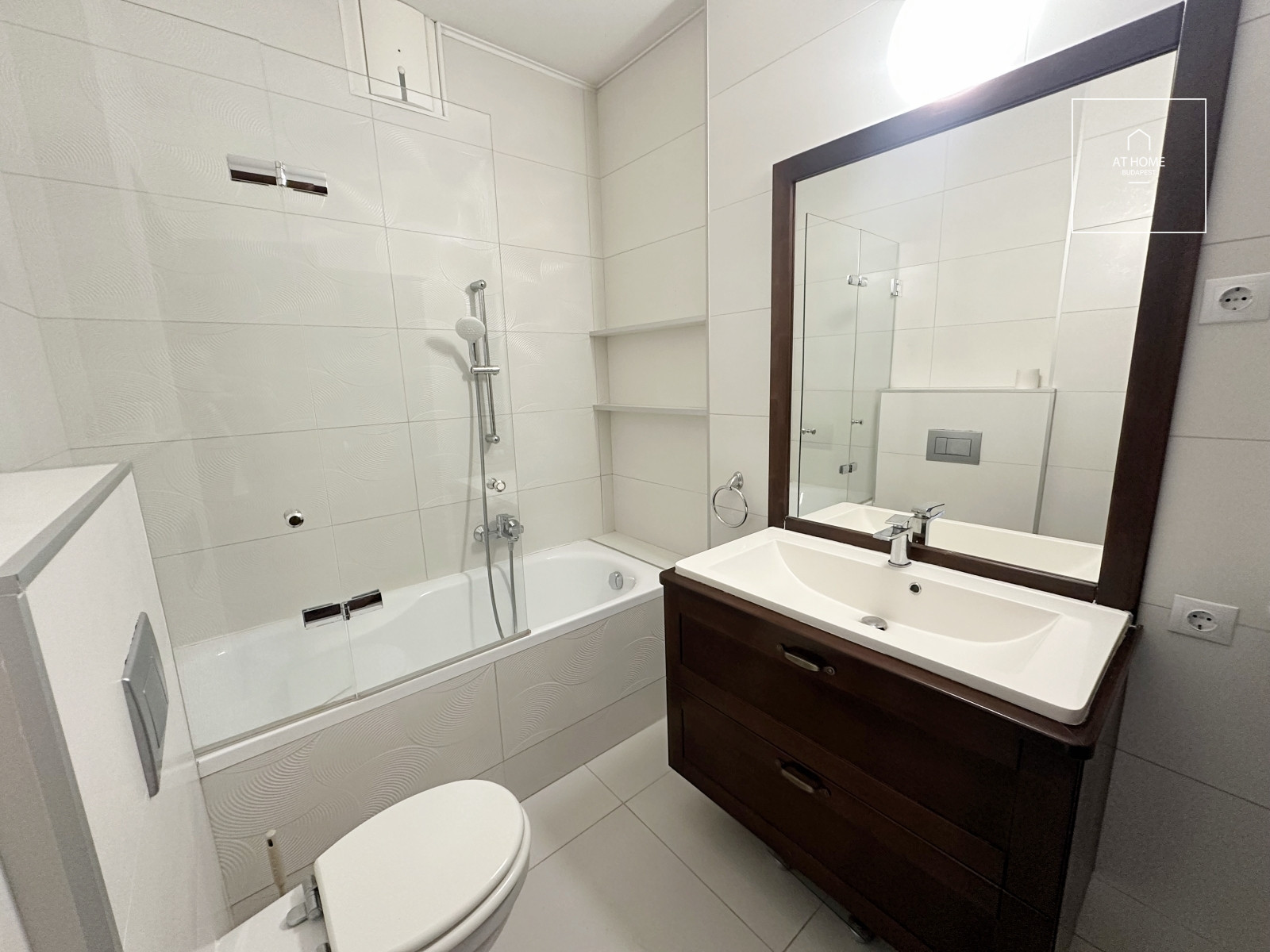 Premium two-bedroom apartment for rent in the 13th district of Budapest, Marina part.