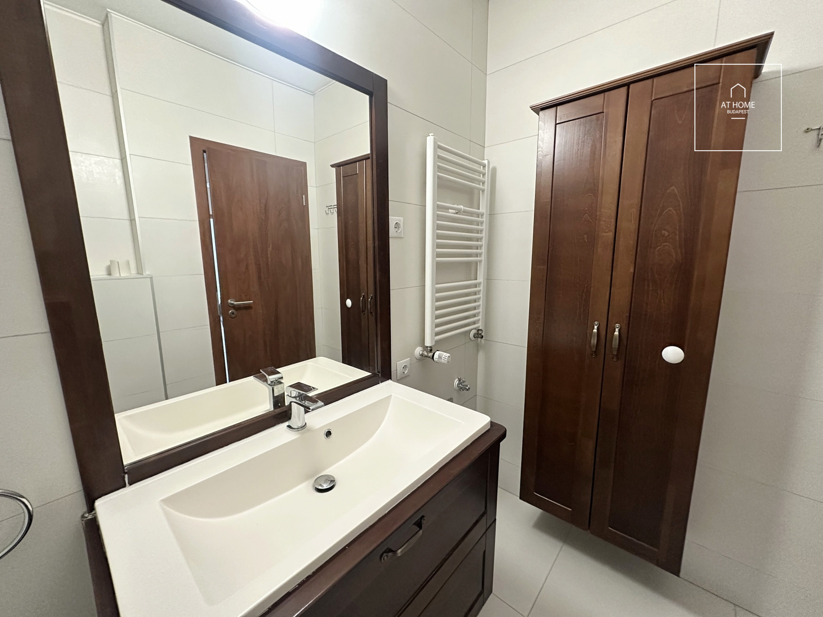 Premium two-bedroom apartment for rent in the 13th district of Budapest, Marina part.