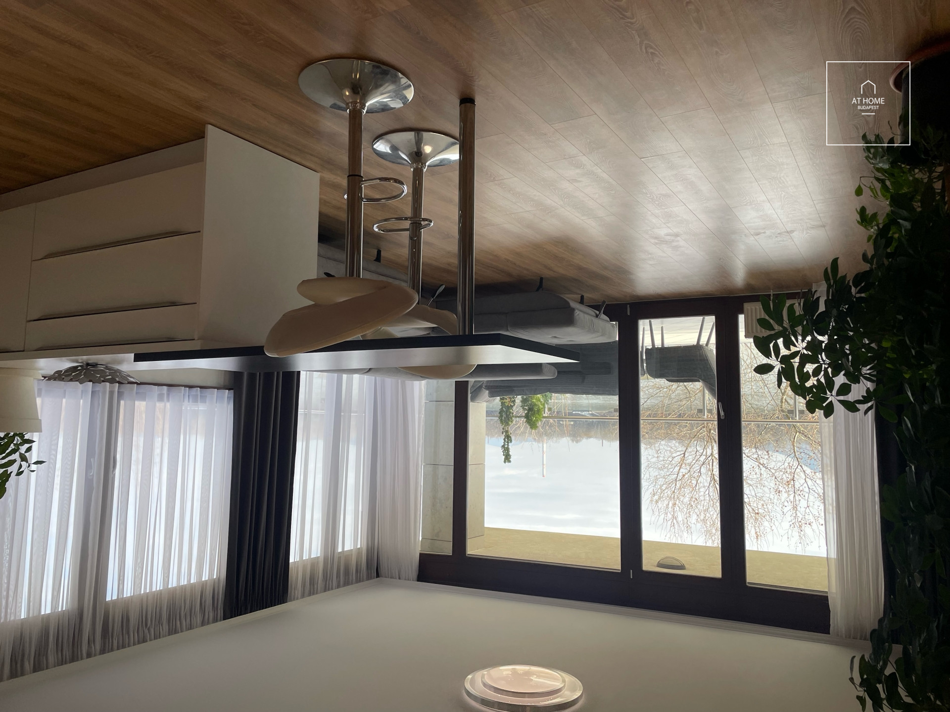 Danube-side three-bedroom apartment for rent Budapest XIII. district, Marinapart