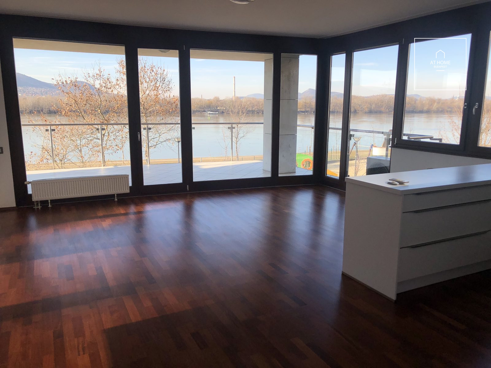 Danube-side three-bedroom apartment for rent Budapest XIII. district, Marinapart