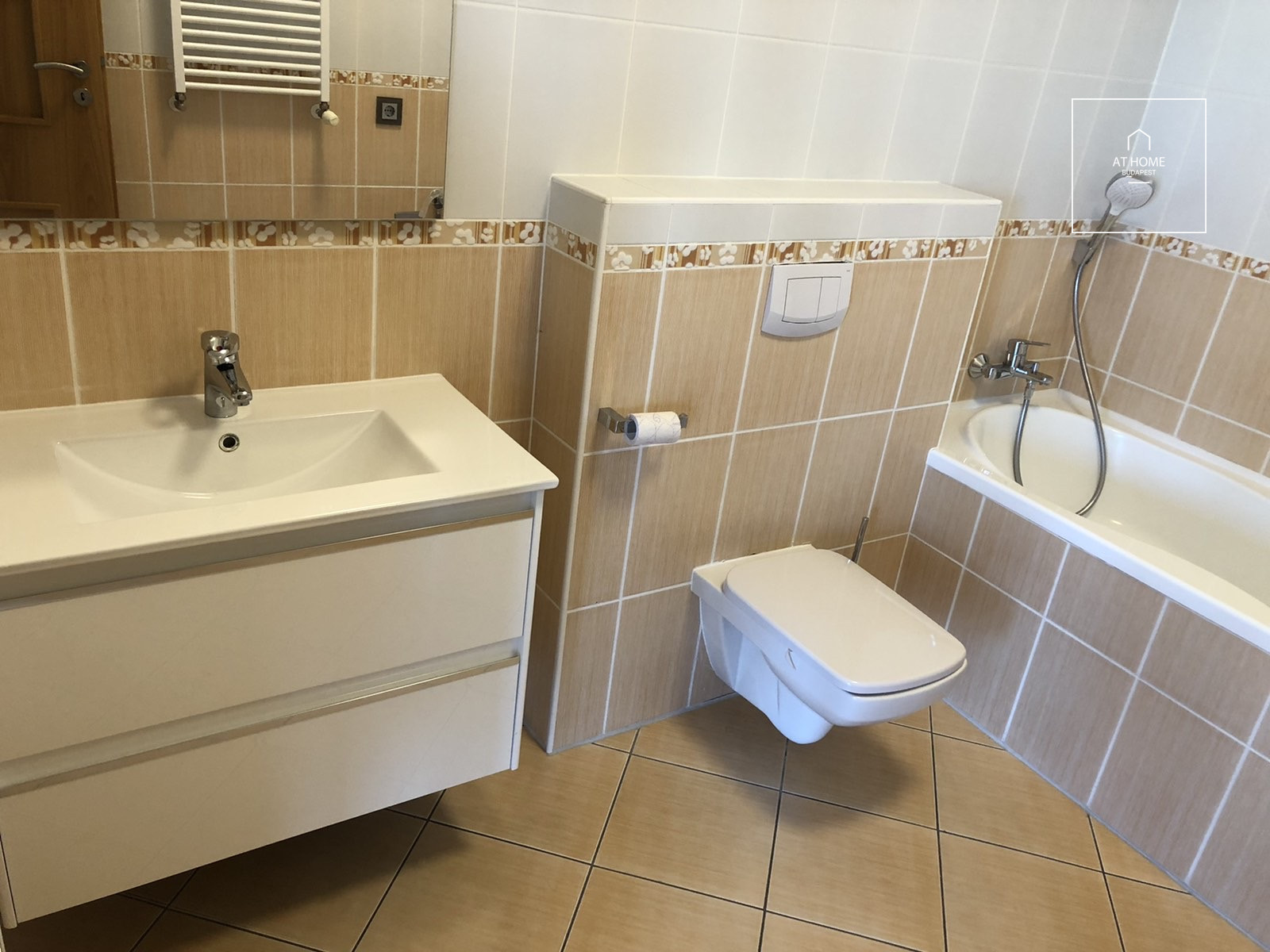 Danube-side three-bedroom apartment for rent Budapest XIII. district, Marinapart