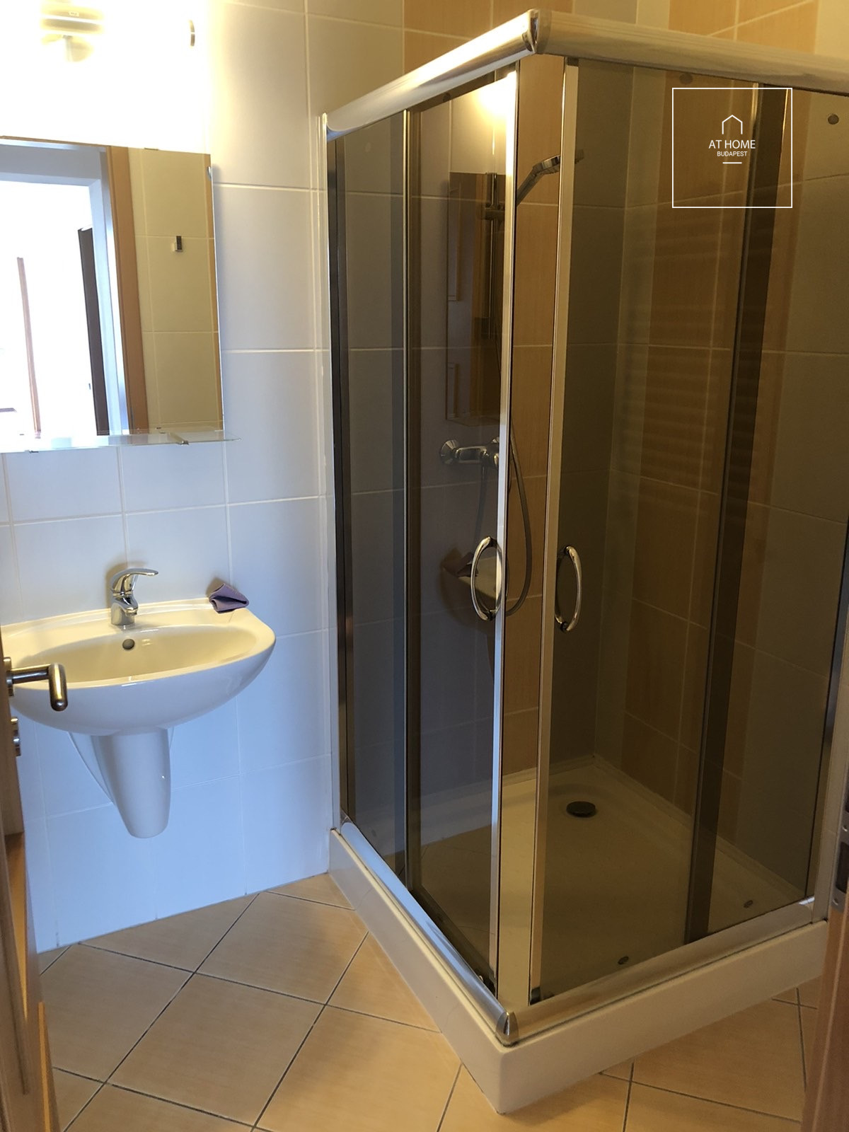 Danube-side three-bedroom apartment for rent Budapest XIII. district, Marinapart