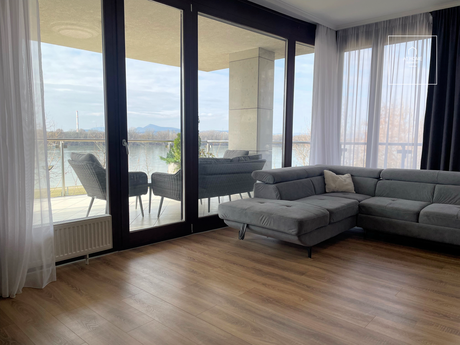 Danube-side three-bedroom apartment for rent Budapest XIII. district, Marinapart