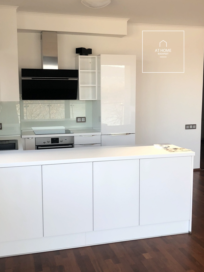 Danube-side three-bedroom apartment for rent Budapest XIII. district, Marinapart