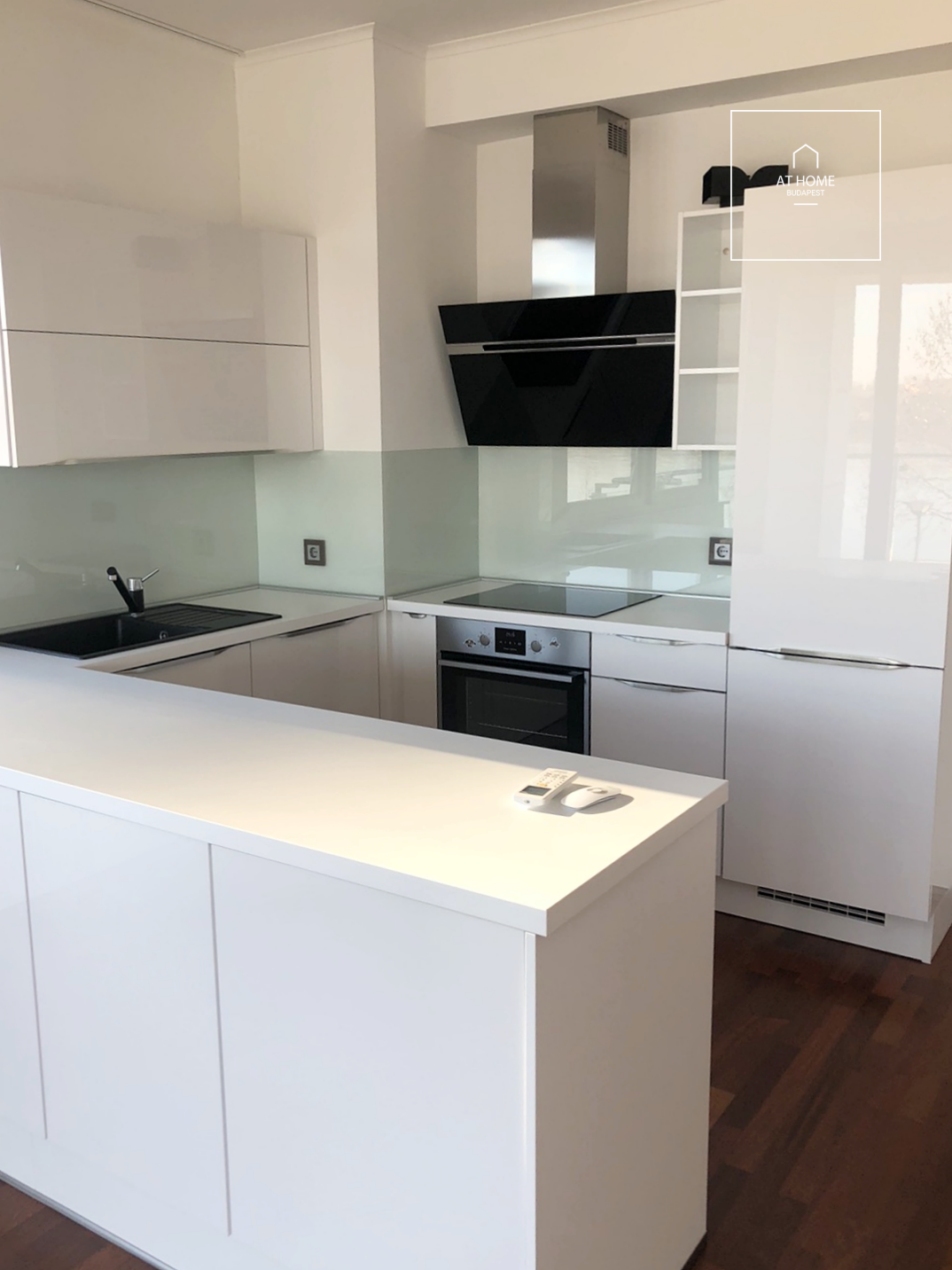 Danube-side three-bedroom apartment for rent Budapest XIII. district, Marinapart