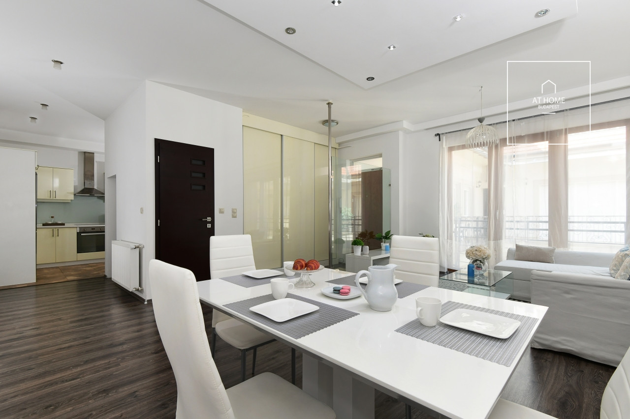 One-bedroom apartment with a balcony in District VI, Terézváros